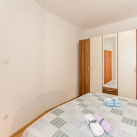 Apartman U Tihom Kraju 3*