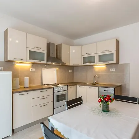 Apartman U Tihom Kraju Konukevi
