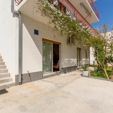 Konukevi Apartman U Tihom Kraju