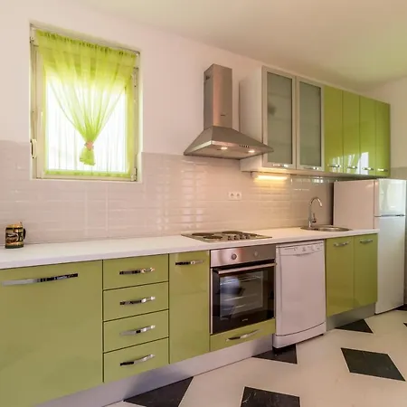 Apartman U Tihom Kraju Konukevi 3*