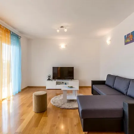 Apartman U Tihom Kraju Konukevi 3*
