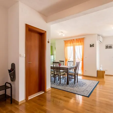 Apartman U Tihom Kraju Konukevi