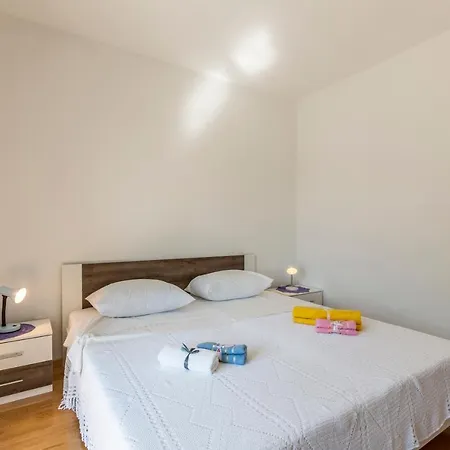 Konukevi Apartman U Tihom Kraju 3*