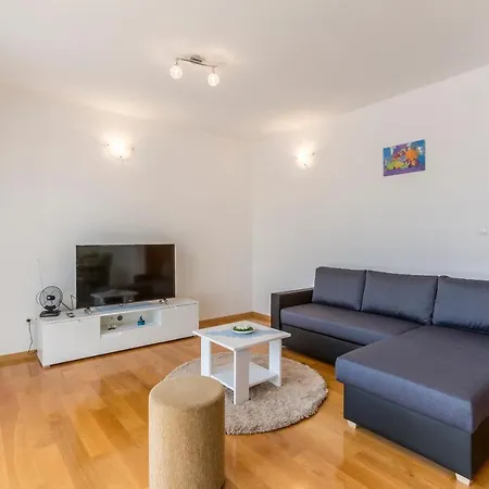 Apartman U Tihom Kraju Konukevi