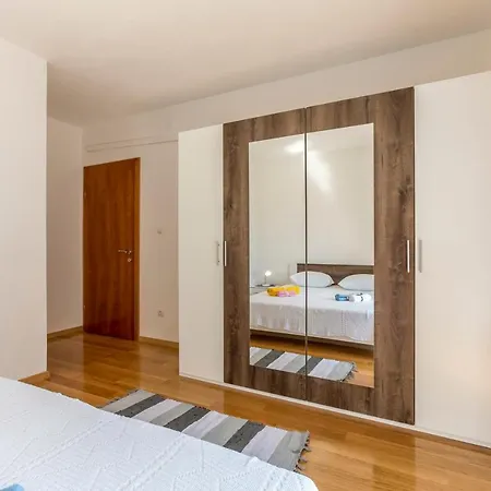 Apartman U Tihom Kraju Konukevi Stobreč