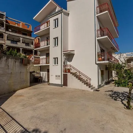 Apartman U Tihom Kraju Konukevi Stobreč