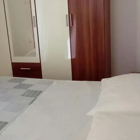 Apartman U Tihom Kraju Konukevi 3*